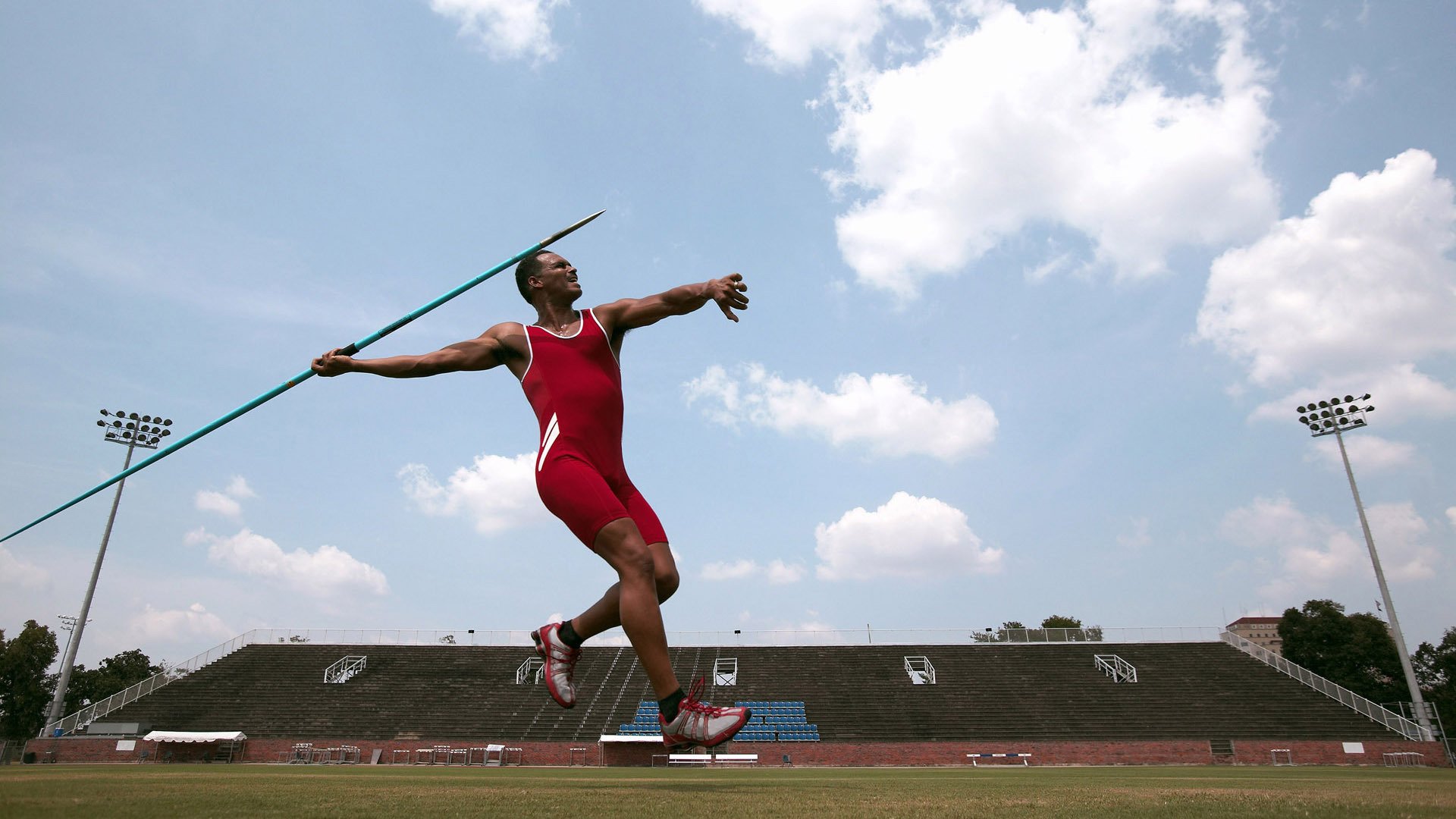 高山攀岩惊险比赛,追求巅峰的勇气,高空攀岩视频